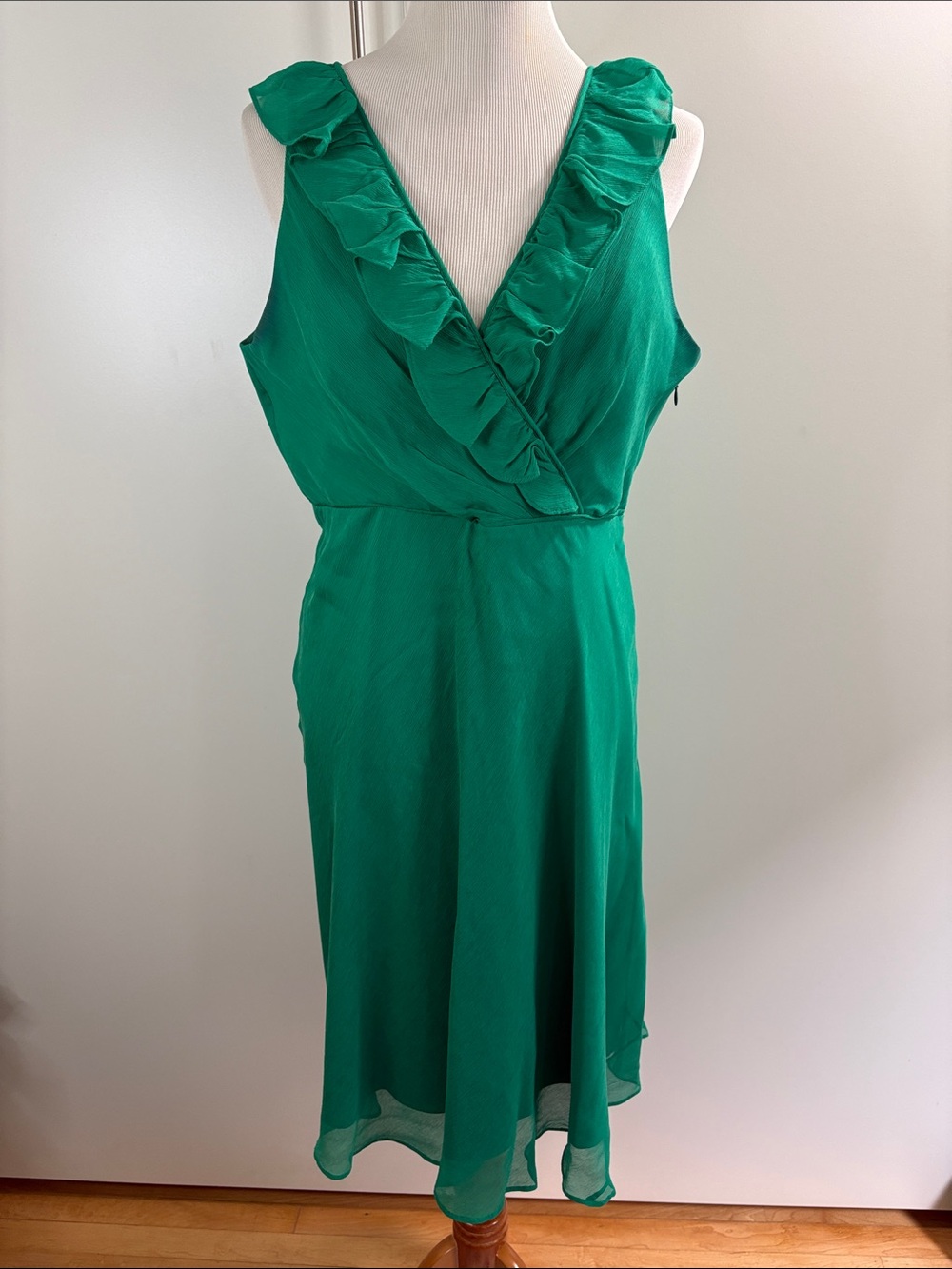 Rare J.Crew Silk Chiffon Kelly Green Sleeveless Dress with VNeck Ruffle | 14